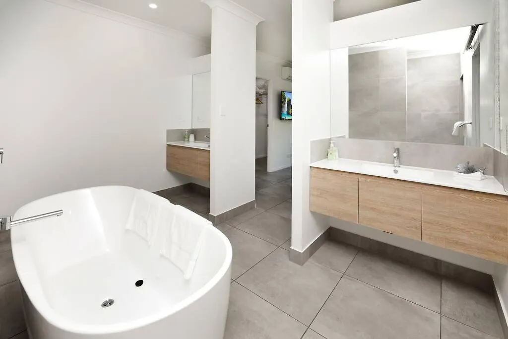 Seaside Heated Pool 3 Bedroom Palm Cove 0*,  Australien
